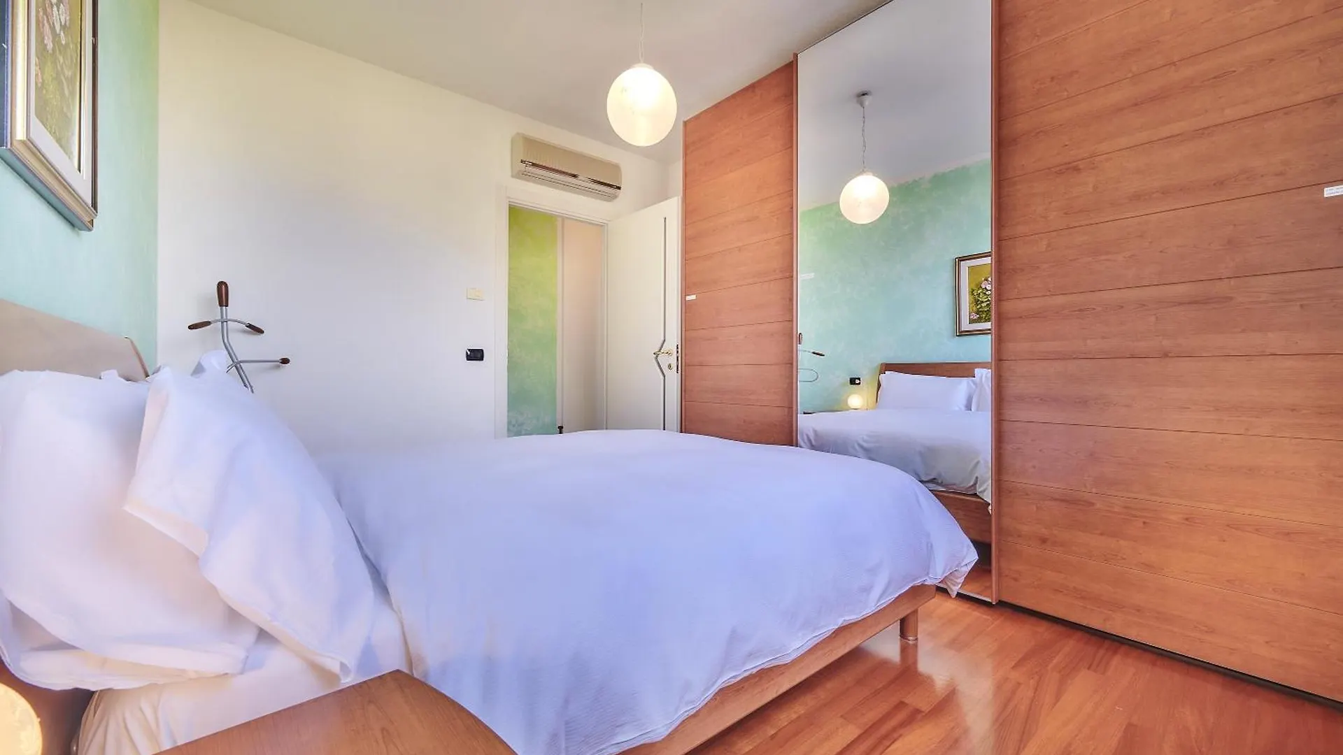Balcony Lake View Apartment Lierna