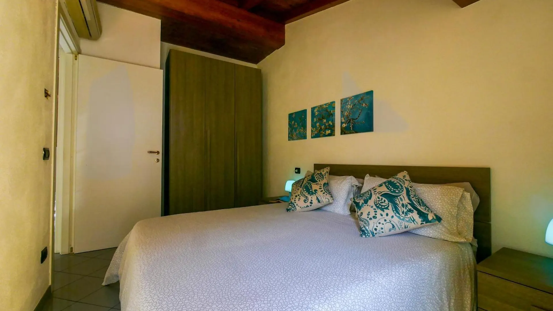 Balcony Lake View Apartment Lierna