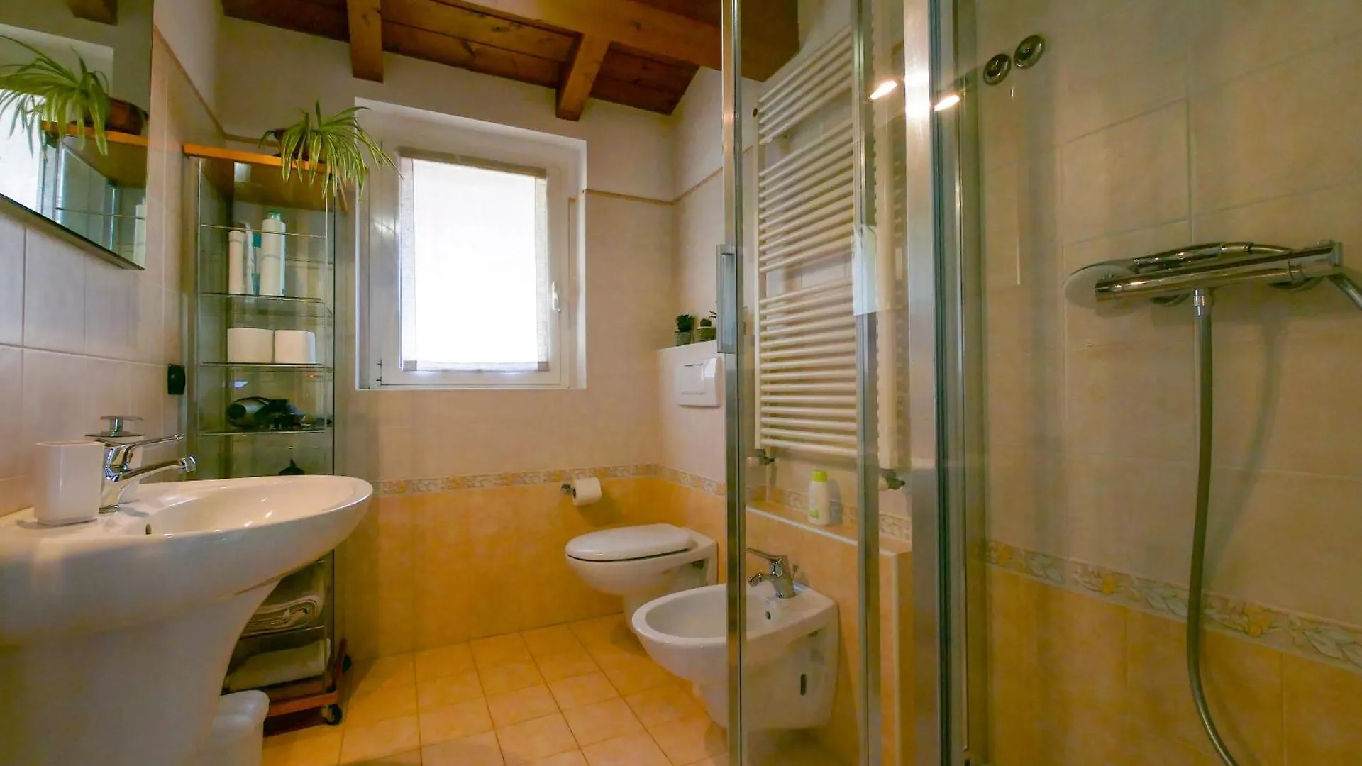 Balcony Lake View Apartment Lierna