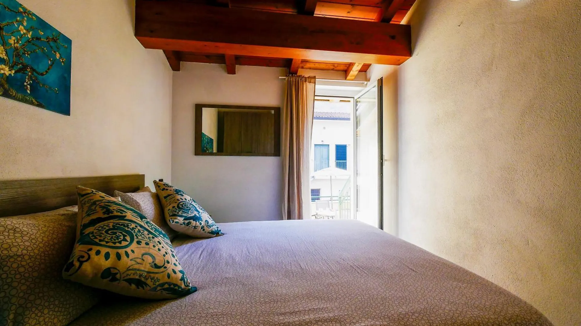 Balcony Lake View Apartment Lierna 0*,