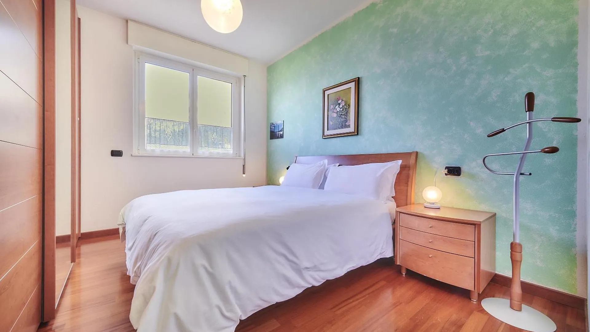 Balcony Lake View Apartment ليرنا إيطاليا