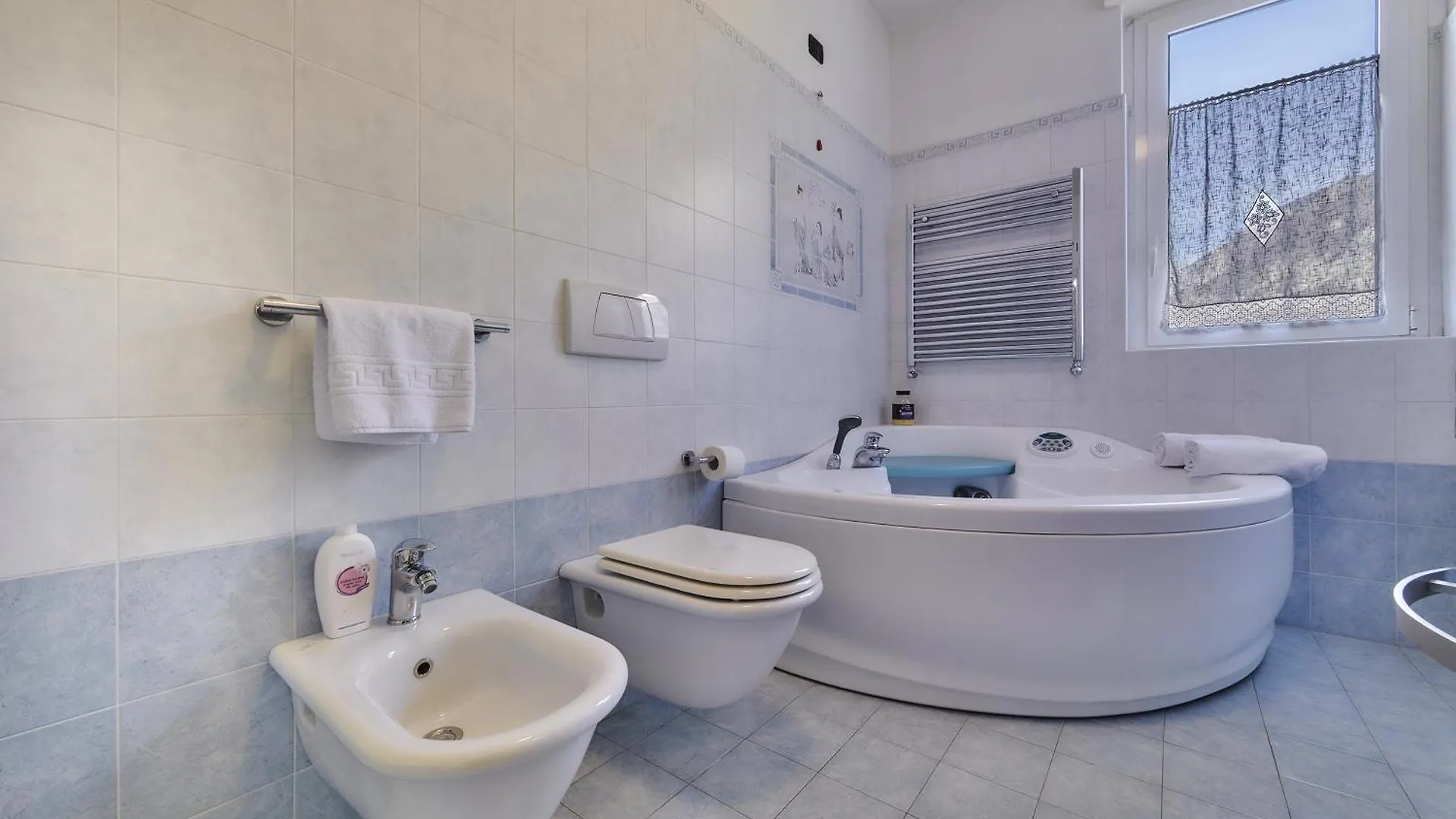 Balcony Lake View Apartment ليرنا إيطاليا