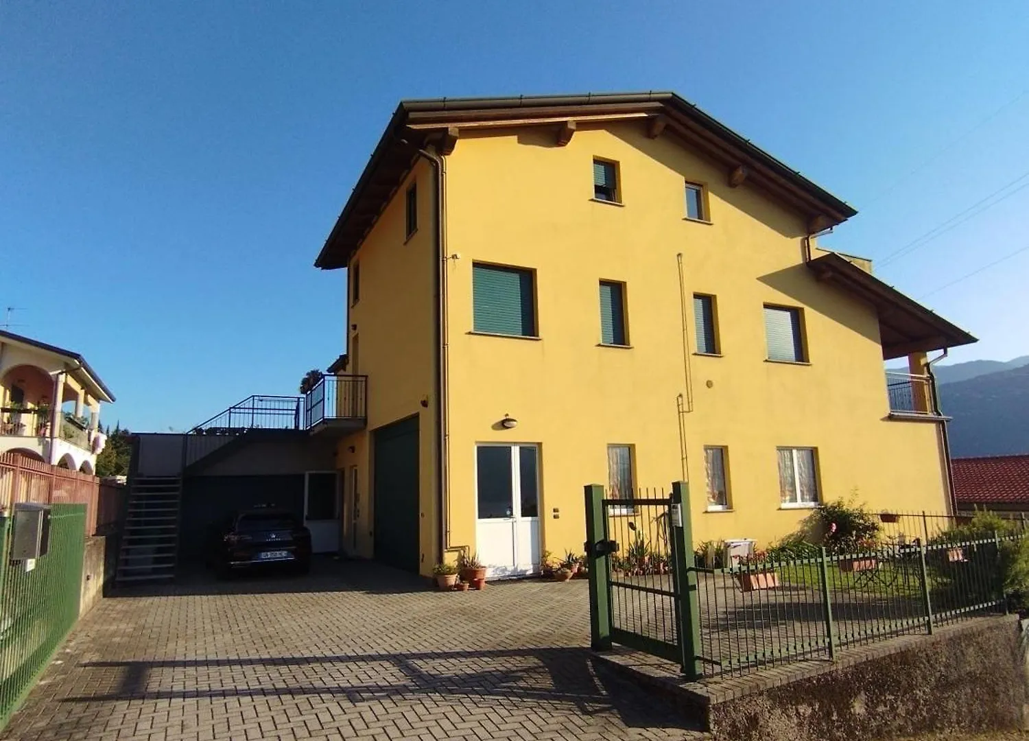 Balcony Lake View Apartment Lierna