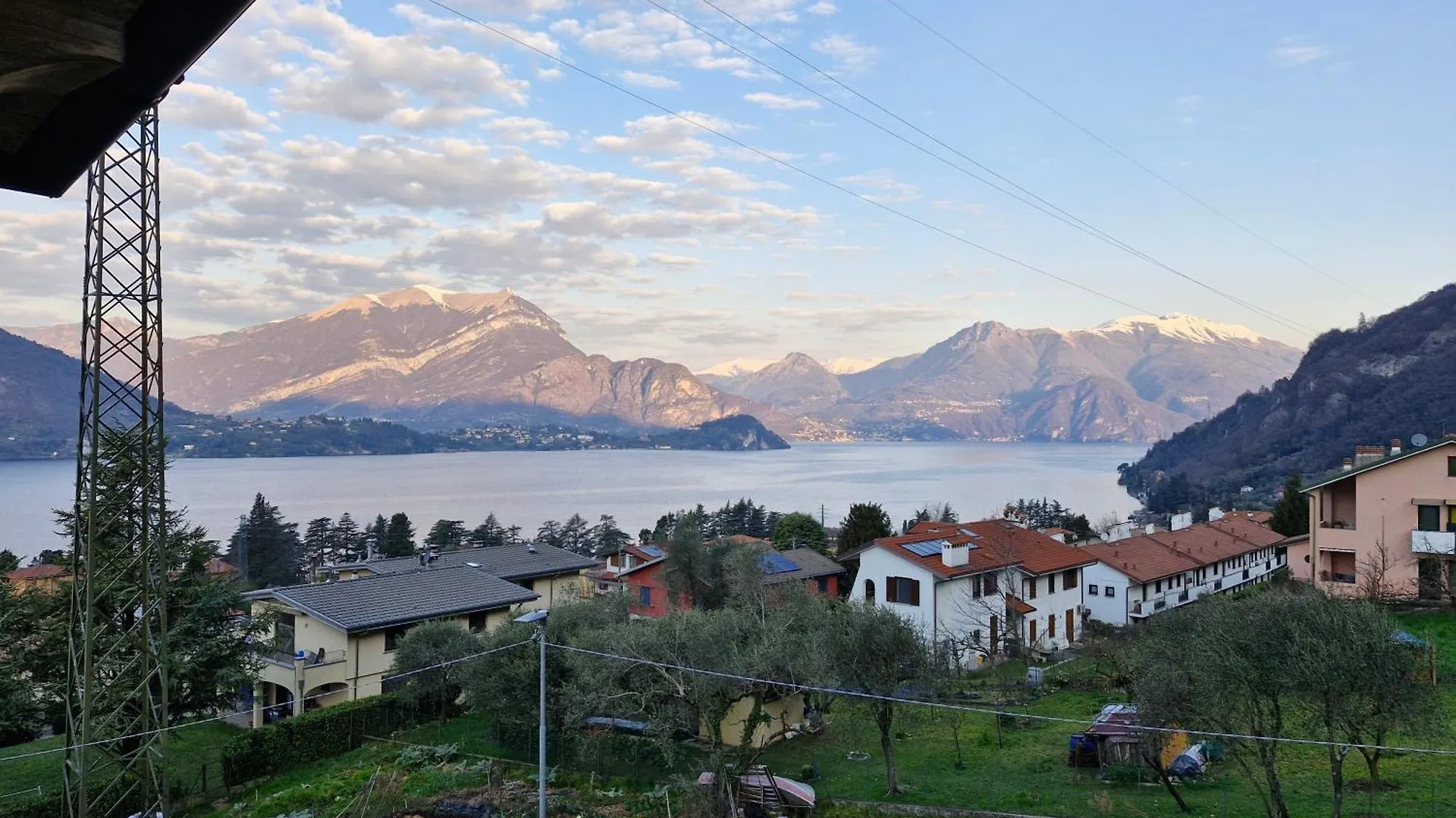 Balcony Lake View Apartment ليرنا