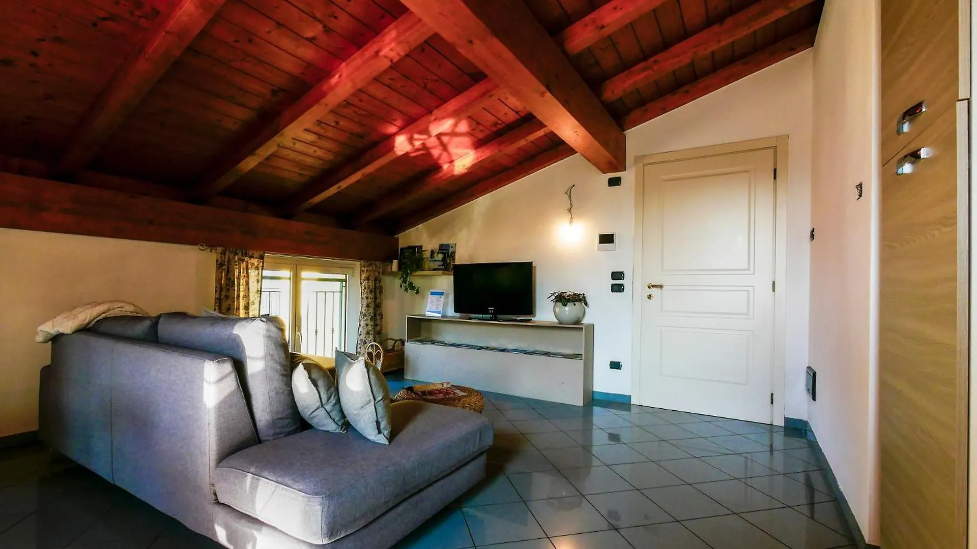 Balcony Lake View Apartment Lierna