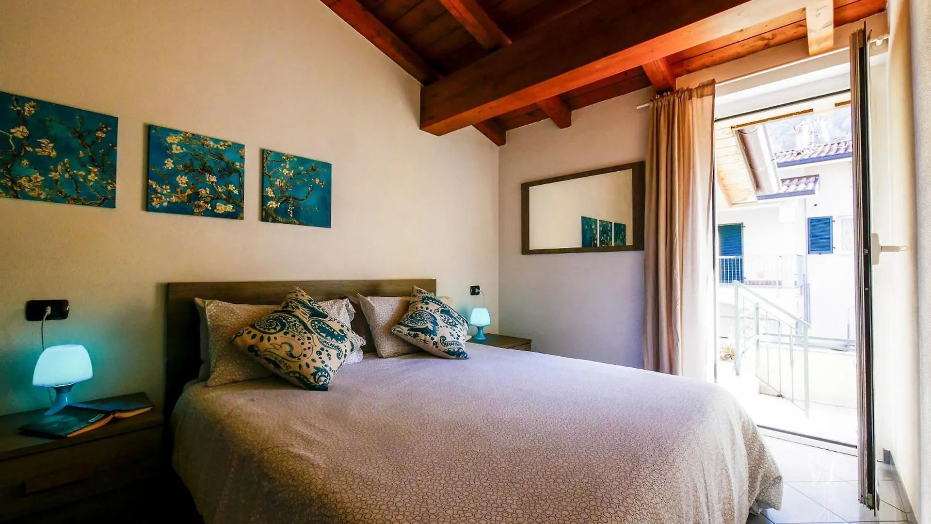 Balcony Lake View Apartment ليرنا إيطاليا