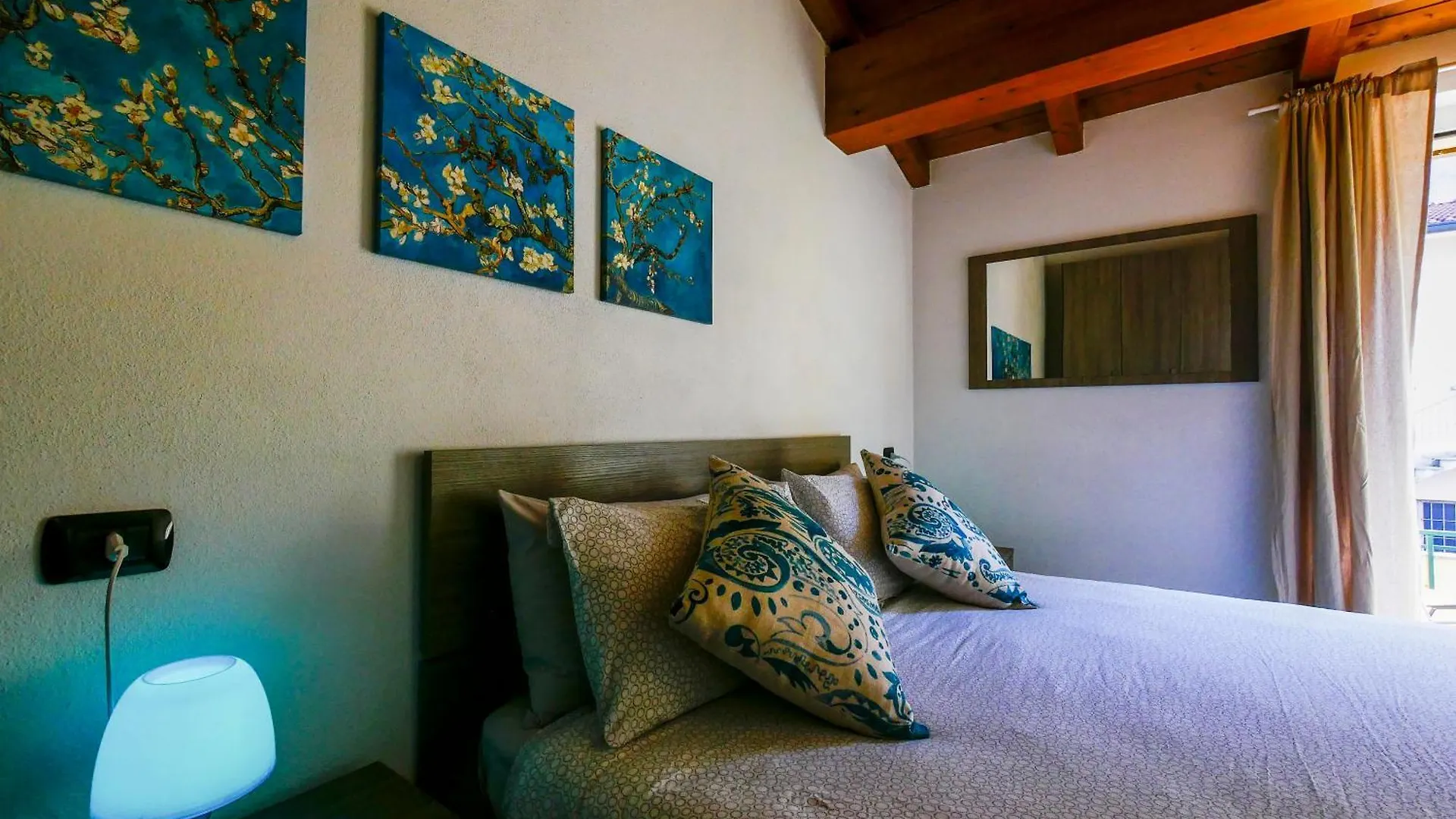 Balcony Lake View Apartment ليرنا